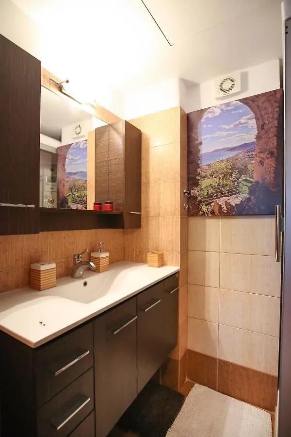 Cozy Place Near Historic Center 테살로니키 0*,  그리스